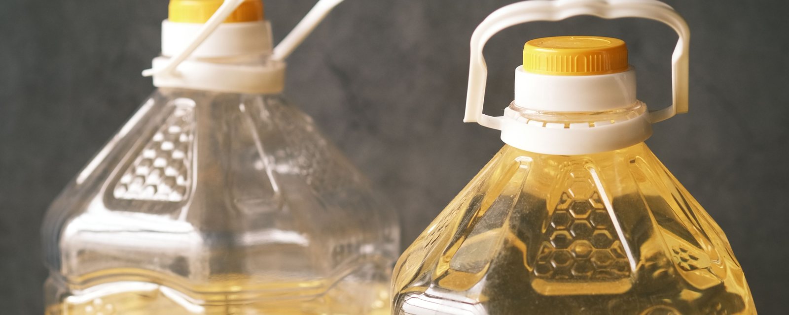 Edible Oil packaging - plastic packaging manufactured by Ganpati Containers in Sri Ganganagar, Rajasthan